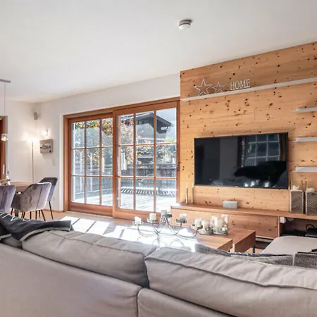 Holiday home Sunrise Chalet, Hot Tub, Oasis View Kitzbuhel